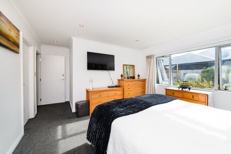 Photo of property in 3 D'urville Place, Kelvin Grove, Palmerston North, 4414