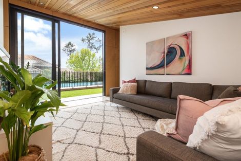 Photo of property in 60 Parkhill Road, Mellons Bay, Auckland, 2014