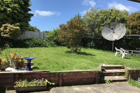 Photo of property in 15 Jillteresa Crescent, Half Moon Bay, Auckland, 2012