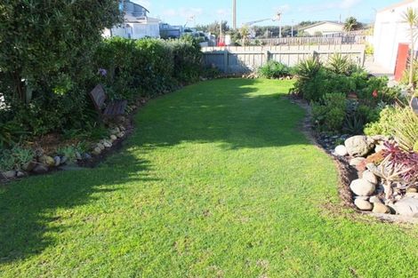 Photo of property in 31 Marine Parade South, Foxton Beach, Foxton, 4815