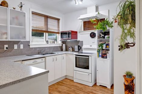 Photo of property in 50 Reid Avenue, Hawera, 4610