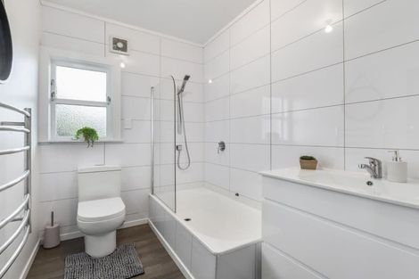 Photo of property in 33 Thomas Street, Stokes Valley, Lower Hutt, 5019