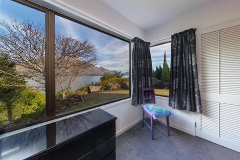 Photo of property in 56 Cedar Drive, Kelvin Heights, Queenstown, 9300