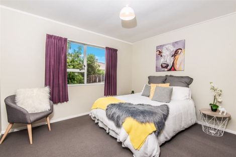 Photo of property in 19b Colchester Crescent, Newlands, Wellington, 6037