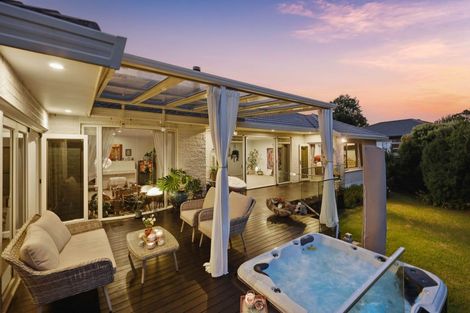 Photo of property in 22 Windfall Grove, Greenhithe, Auckland, 0632