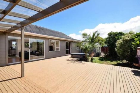 Photo of property in 27 Pahi Place, West Harbour, Auckland, 0618