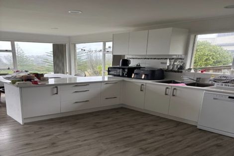 Photo of property in 15 Noeleen Street, Glenfield, Auckland, 0629