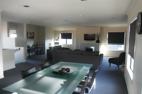 Photo of property in 2 Kawaroa Close, New Plymouth, 4310