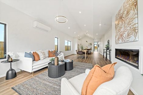 Photo of property in 14 Whata Street, Clarks Beach, 2122