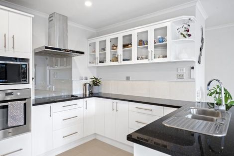 Photo of property in 28 Twomey Drive, Pukekohe, 2120