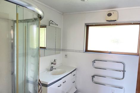 Photo of property in 42 Schnapper Rock Road, Schnapper Rock, Auckland, 0632