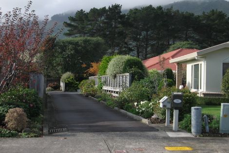 Photo of property in 13 Runanga Grove, Waikanae, 5036