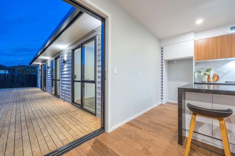 Photo of property in 18 Madden Avenue, Kumeu, 0810