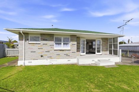 Photo of property in 3 Selwyn Street, Levin, 5510