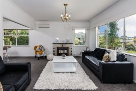 Photo of property in 20 Horokiwi Road West, Newlands, Wellington, 6037