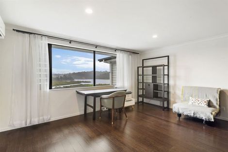 Photo of property in 16 Schopolo Place, Schnapper Rock, Auckland, 0632