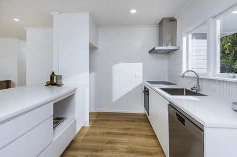 Photo of property in 36 Paramu Avenue, Birkdale, Auckland, 0626