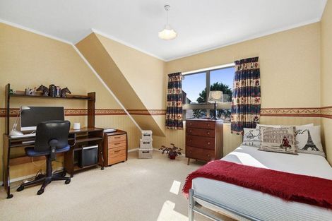 Photo of property in 34 Greyfriars Crescent, Tawa, Wellington, 5028