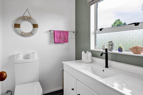 Photo of property in 11 Dieffenbach Street, Opunake, 4616