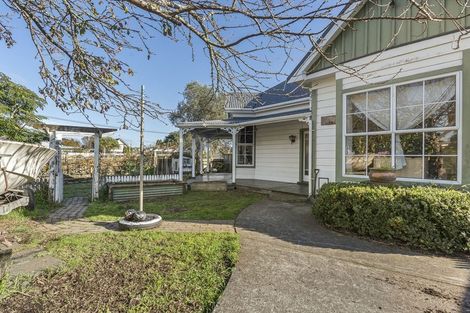 Photo of property in 200 Tukapa Street, Westown, New Plymouth, 4310
