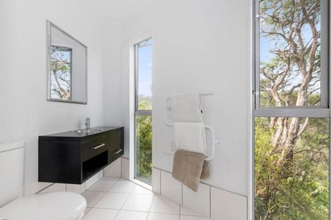 Photo of property in 96 Victory Road, Laingholm, Auckland, 0604