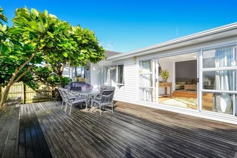 Photo of property in 420 Old Te Atatu Road, Te Atatu Peninsula, Auckland, 0610