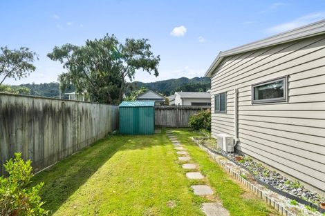 Photo of property in 18 Poppy Watts Grove, Stokes Valley, Lower Hutt, 5019