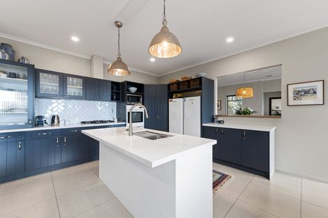 Photo of property in 18 Gemini Place, Kawaha Point, Rotorua, 3010