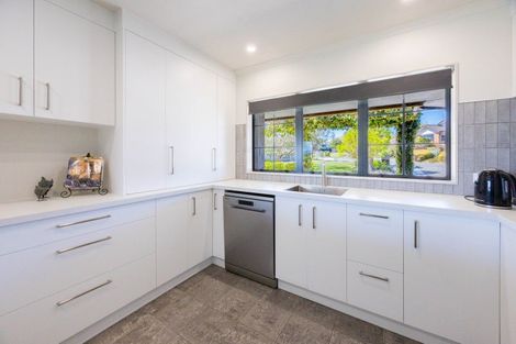 Photo of property in 14 Brooker Place, Waipukurau, 4200