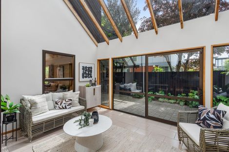 Photo of property in 16 Felstead Place, Avonhead, Christchurch, 8042