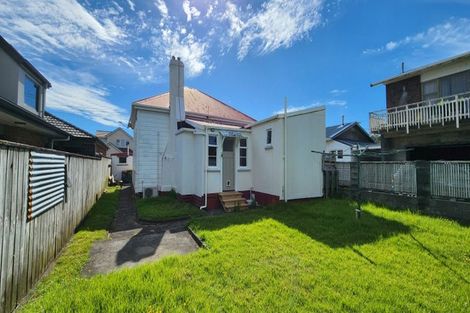 Photo of property in 8 Cutfield Road, New Plymouth, 4310