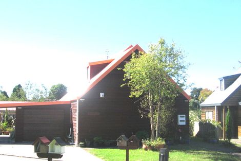 Photo of property in 22 Caspian Close, New Lynn, Auckland, 0600