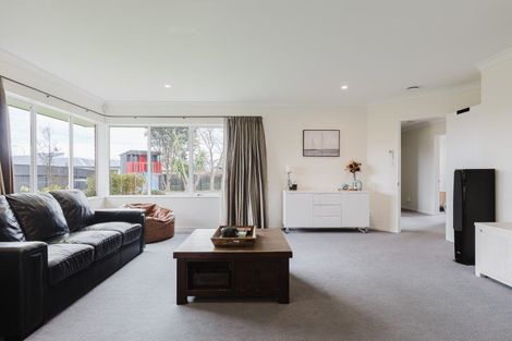 Photo of property in 4 Lourie Way, Fitzherbert, Palmerston North, 4410