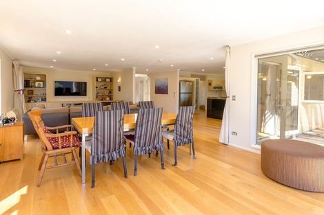 Photo of property in 40 Saint Andrews Square, Strowan, Christchurch, 8052