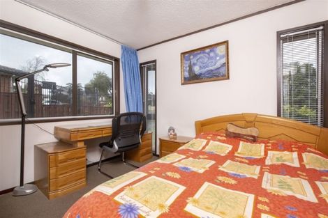 Photo of property in 1/4 Jillteresa Crescent, Half Moon Bay, Auckland, 2012