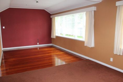 Photo of property in 3 Allardice Street, Dannevirke, 4930