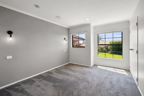 Photo of property in 11 Shelter Grove, Frankleigh Park, New Plymouth, 4310