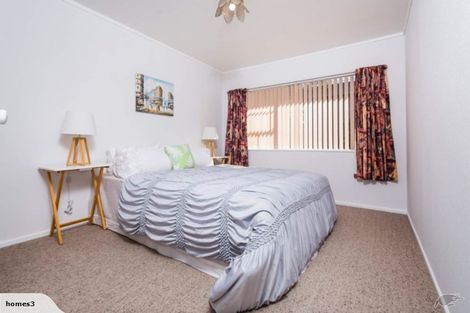 Photo of property in 1/71 Browns Bay Road, Browns Bay, Auckland, 0630