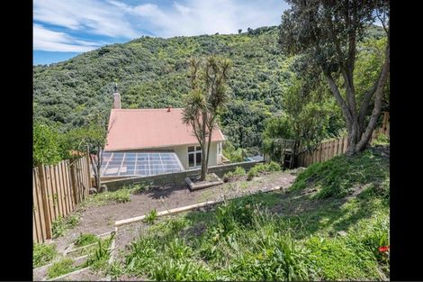 Photo of property in 175 Houghton Bay Road, Houghton Bay, Wellington, 6023