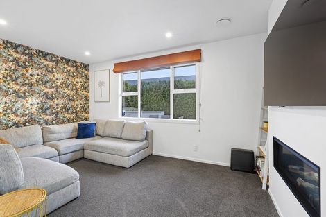 Photo of property in 3 Terrace Road, Titahi Bay, Porirua, 5022