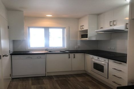 Photo of property in 2/4 John Jennings Drive, Oteha, Auckland, 0632