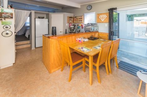 Photo of property in 1 Kamahi Street, Castlecliff, Whanganui, 4501