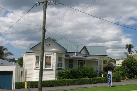 Photo of property in 44 Kiwi Road, Stanley Point, Auckland, 0624