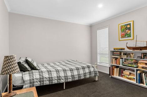 Photo of property in 98 Kaurinui Crescent, One Tree Point, 0118