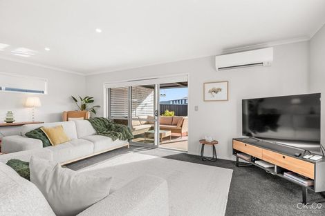 Photo of property in 14 Passchendaele Grove, Trentham, Upper Hutt, 5018