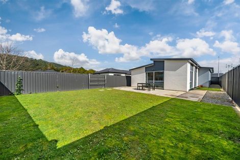 Photo of property in 4 Te Kaeaea Crescent, Wallaceville, Upper Hutt, 5018