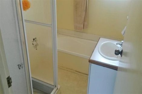 Photo of property in 2/388a West Coast Road, Glen Eden, Auckland, 0602