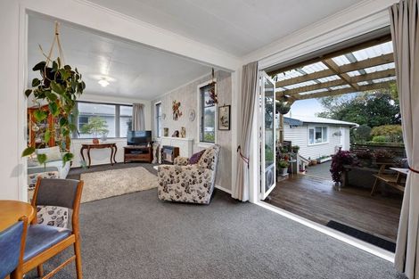 Photo of property in 50 Reid Avenue, Hawera, 4610
