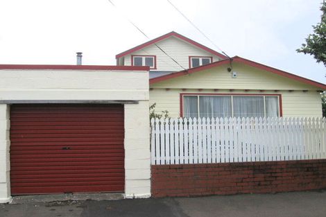 Photo of property in 33 Puru Crescent, Lyall Bay, Wellington, 6022