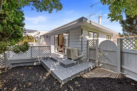 Photo of property in 37 Gosford Drive, Botany Downs, Auckland, 2010